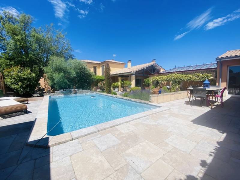 A vendre - Ensemble immobilier 311m² composé de 2 maisons avec guest house, piscine chauffée, hammam et jardin à Martillac proche de Bordeaux