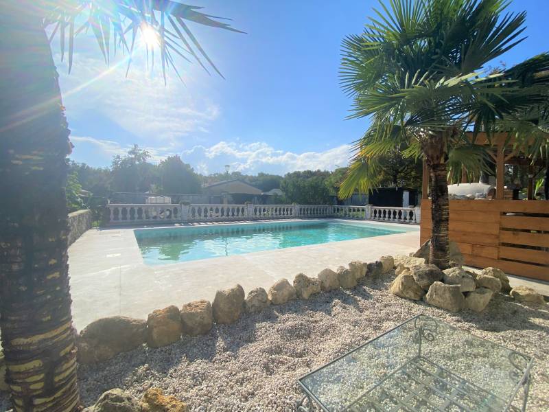 Agréable extérieur avec piscine à Cabanac et Villagrains