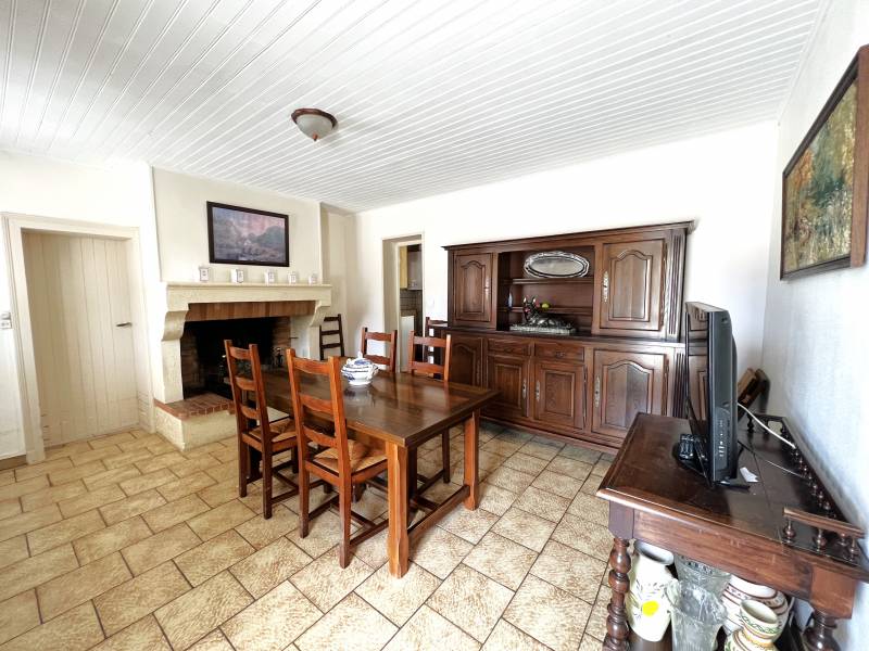 acheter maison à rénover avec  2 chambres, un grand terrain et garage