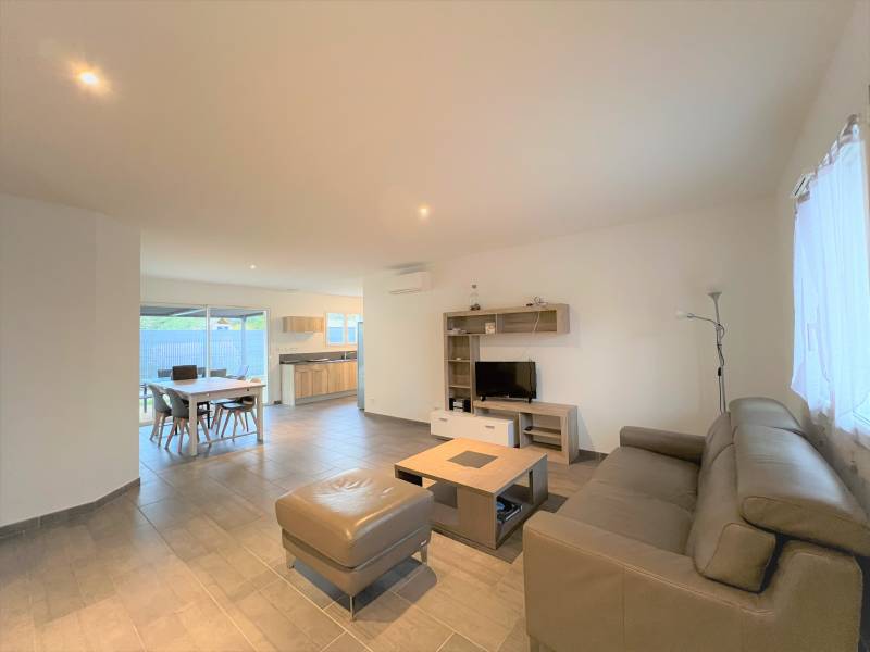 Maison de plain pied de 88m² avec 3 chambres, un jardin et un garage Martillac centre